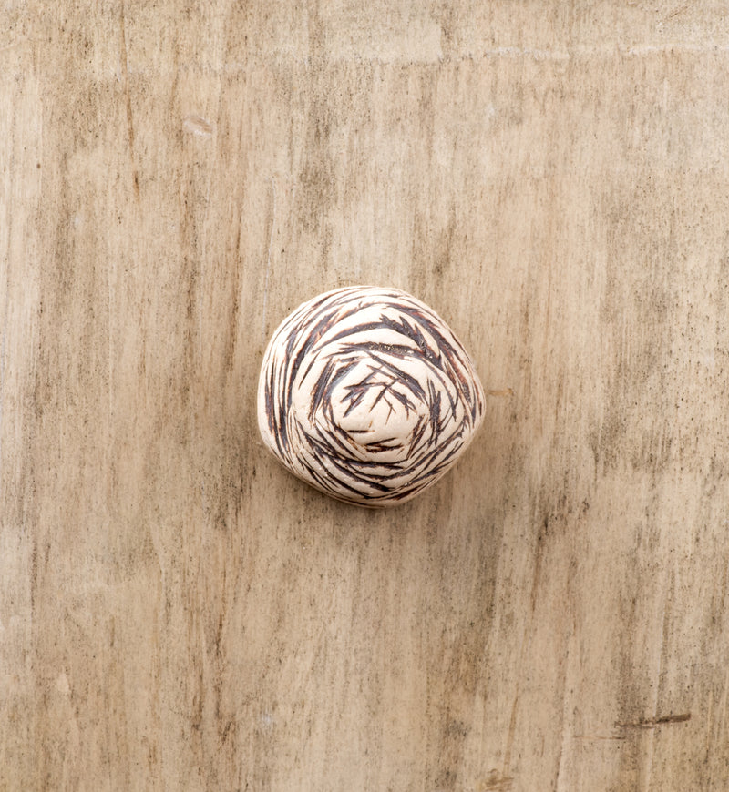 Cajonera Artesanal de Madera con Agarraderas de Cerámica